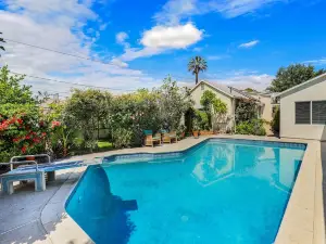 LA Blue, Pool, 3BR by Zen Living