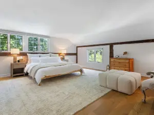 Hat Shop House:  Charming Retreat in the Heart of New England.  Family friendly.