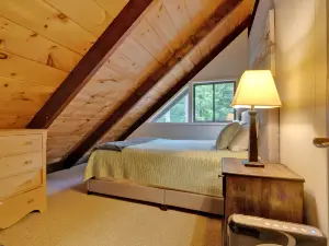 Private Dock and Community Amenities - Picturesque Charming Haven