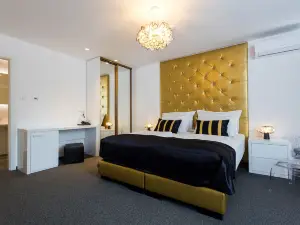 B Gold Luxury Rooms B&B
