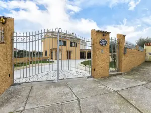 Villa Malvasio Pool and Jacuzzi Room Sassari