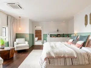Inkwell Suite at Spofford Lodge