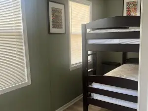 Charming 2-bedroom house with full access to Cotton Patch Landing Marina!