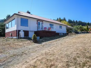 180 Water views + patios!