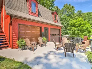 Tamaqua Apartment w/ Fire Pit & Gas Grill!