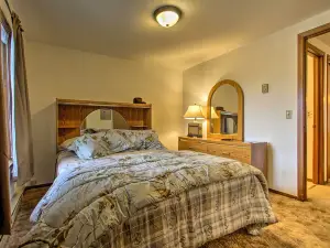 Cozy Anglers Apt - Steps to Trout Fishing River!