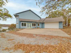 Fire Pit + Stunning Views: Lake Eufaula Retreat!