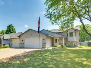 Sporty Blaine Home w/ Games ~ 2 Mi to Super Rink!