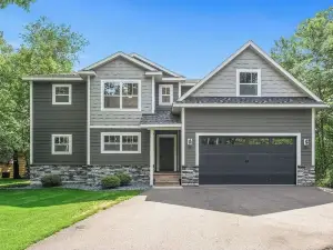 Exceptional property on Pelican Lake! Short walk to Breezy Resort, beaches, park