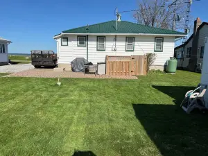 Waterfront 3 Bedroom cottage located in beautiful Turkey Point