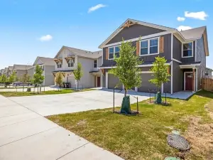 Only 10 minutes to Lackland!