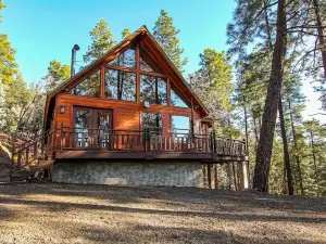 Peaceful, picturesque, Cabin in the mountains !