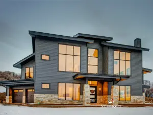 Mountain Views and Hot Tub - Stunning Rustic Luxury Haven