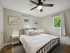 Perfect Green Lake Family Retreat - 5-Min Walk to Lake, Shops, Restaurants & Fun