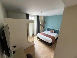 普拉坦尼斯飯店