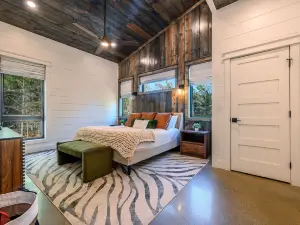 CABIN - Near BLACK MOUNTAIn