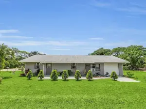 Charming Pool Home Minutes from Downtown Orlando and Winter Garden