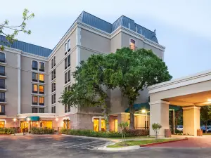 DoubleTree by Hilton Austin-University Area