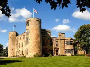 Walworth Castle Holiday Cottage