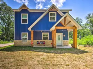 Just-Built Eustace Getaway - Walk to the Lake