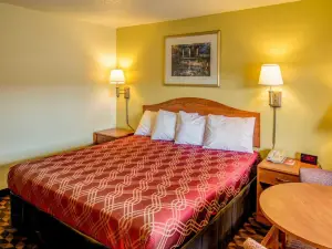 Econo Lodge East