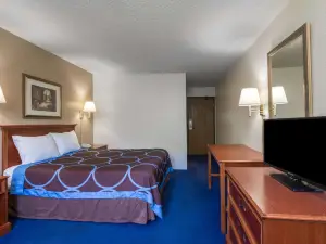 Super 8 by Wyndham Delmont