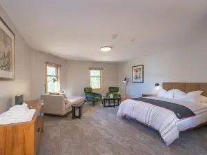 The Lodge at Bow Lake
