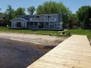 Huge beach front family-friendly dream house