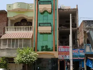 호텔 그린 팰리스 & 우잘라 레스토랑