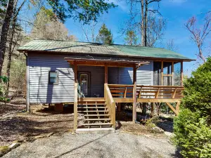 Lovely riverfront cabin in secluded setting w/ private hot tub, deck, & firepit