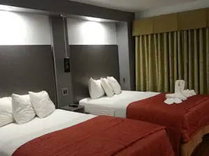 12 Oaks Hotel