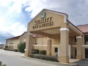 Quality Inn & Suites Pine Bluff