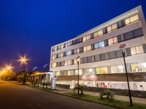 UY普羅阿蘇爾酒店