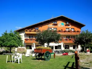 Logis Hotel les Playes