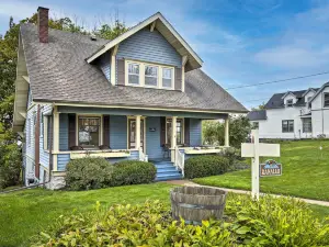 Historic Cumberland Home on Beaver DAM Lake!