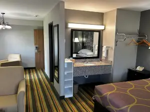 Super 8 by Wyndham Mound City