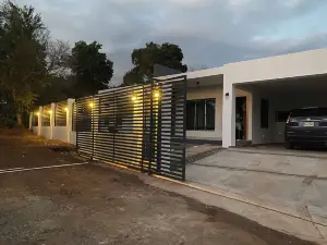 Charming 2-bedroom house with WiFi and AC in terrific San José de las Matas