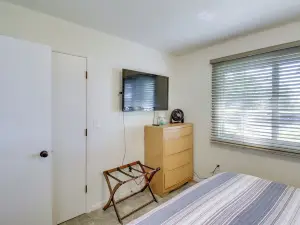 Lakefront Walker Home w/ Boat Dock & Lift!