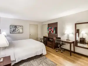 Red Roof PLUS+ Dallas - Addison