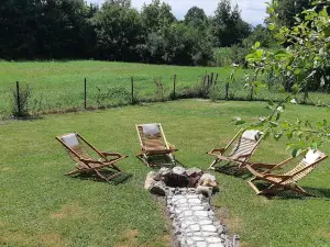 Green Retreat Kuca uz Rijeku za Savrseni Odmor