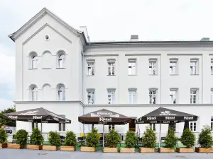 Koszary Arche Hotel