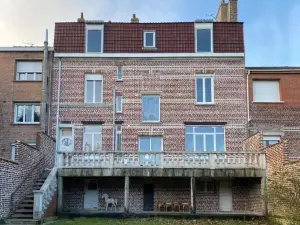 A la Villa Perroy les Chambres Sont Spacieuses et les Petit-déjeuners Offerts