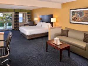 Holiday Inn Express & Suites St. Joseph Lakefront