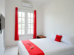 RedDoorz Plus Near Ums Solo