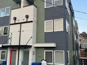 Seattle's New Modern Townhouse w/ Private Rooftop