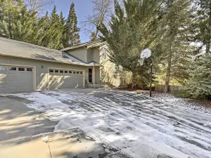 Centrally Located Mt Shasta Home w/ Deck!