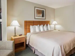 Quality Inn Near I-72 and Hwy 51