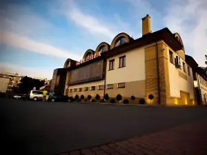 Hotel Everest