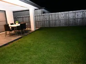 New Spacious 4 Bedroom Retreat fully air conditioned in Loganholme