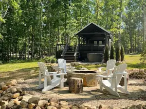Still Waters Tiny Home: Waterfront, Kayaks, & HotTub